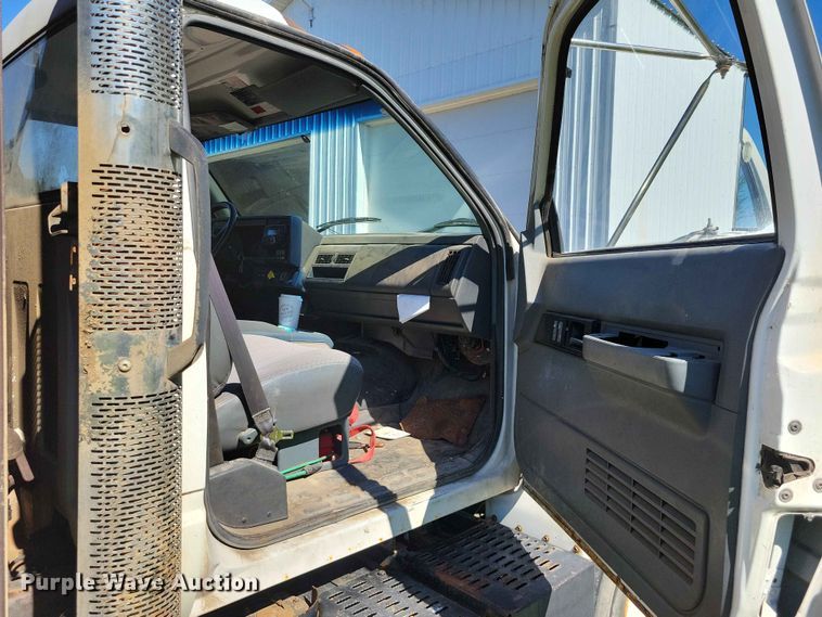 image for item DZ7340 2002 GMC C8500 refuse truck