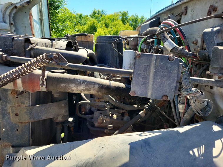 image for item DZ7340 2002 GMC C8500 refuse truck