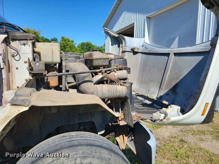 image for item DZ7340 2002 GMC C8500 refuse truck