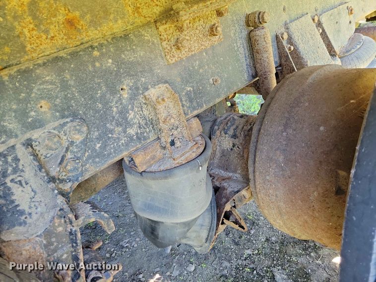 image for item DZ7340 2002 GMC C8500 refuse truck