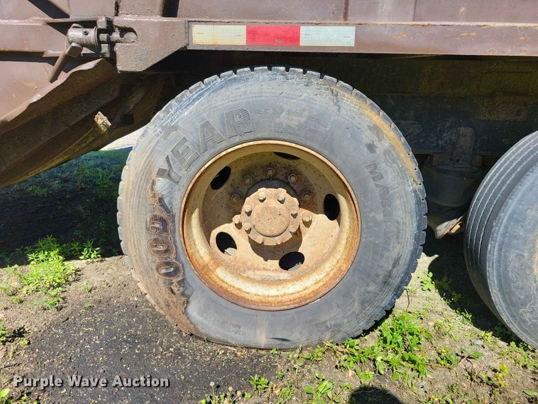 image for item DZ7340 2002 GMC C8500 refuse truck