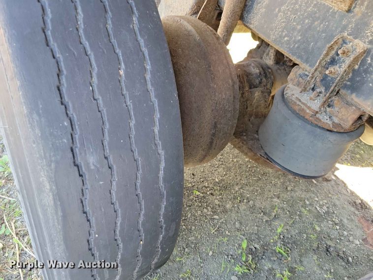 image for item DZ7340 2002 GMC C8500 refuse truck