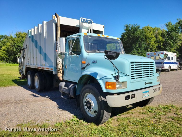 image for item DZ7341 2001 International 4900 refuse truck