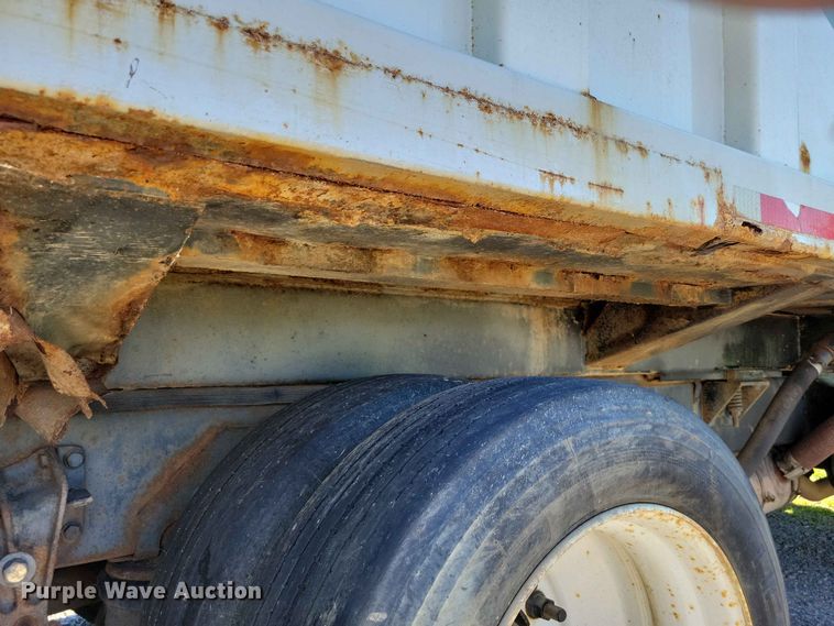 image for item DZ7341 2001 International 4900 refuse truck