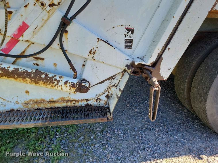 image for item DZ7341 2001 International 4900 refuse truck