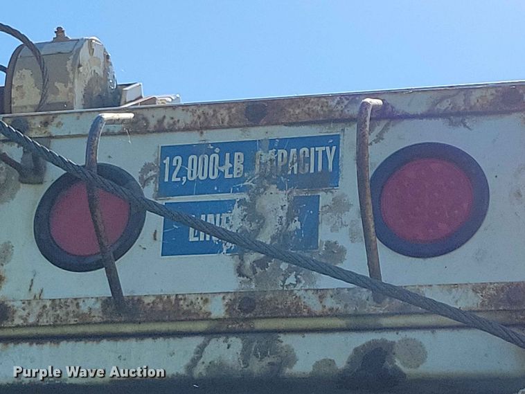 image for item DZ7341 2001 International 4900 refuse truck