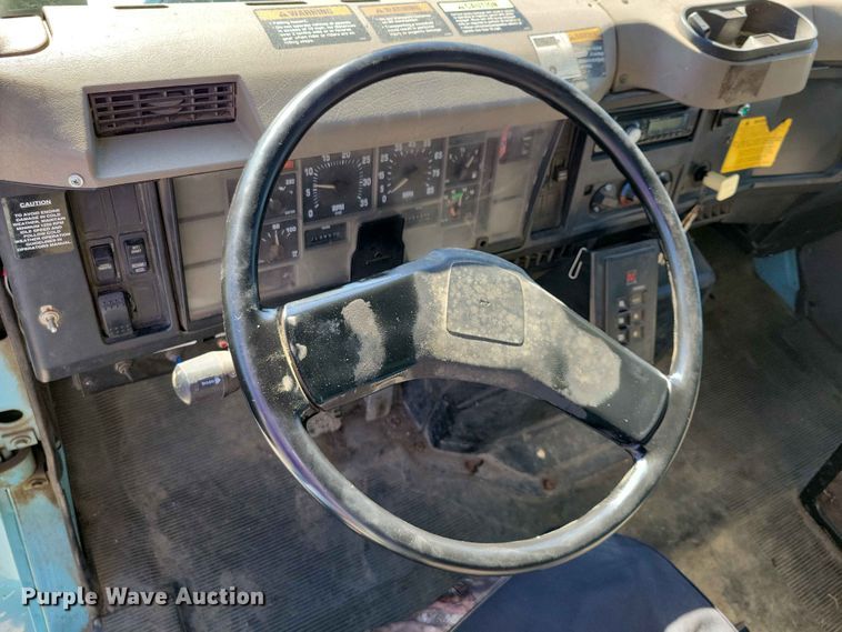 image for item DZ7341 2001 International 4900 refuse truck