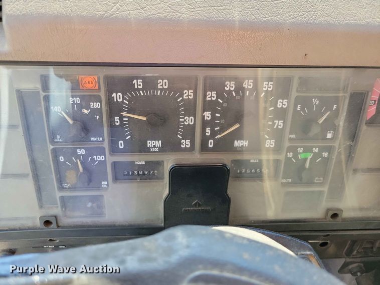 image for item DZ7341 2001 International 4900 refuse truck