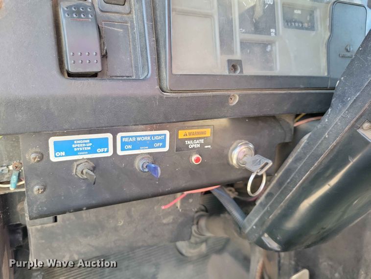 image for item DZ7341 2001 International 4900 refuse truck
