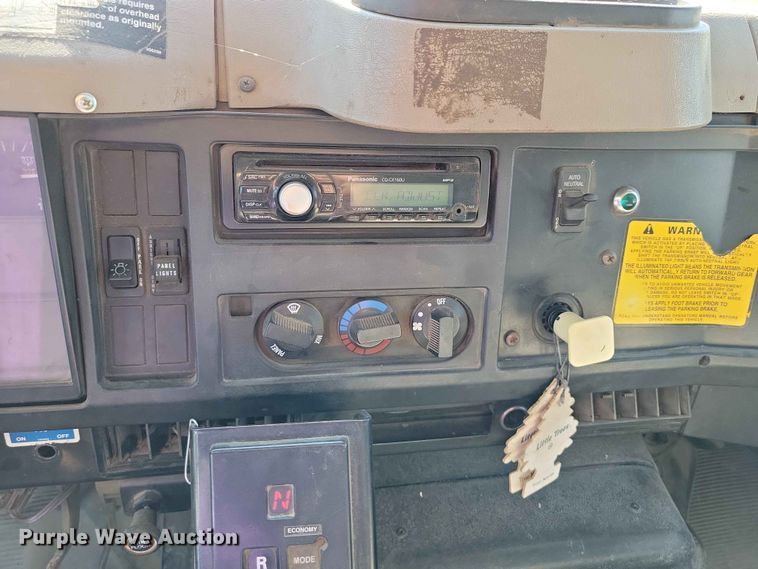 image for item DZ7341 2001 International 4900 refuse truck