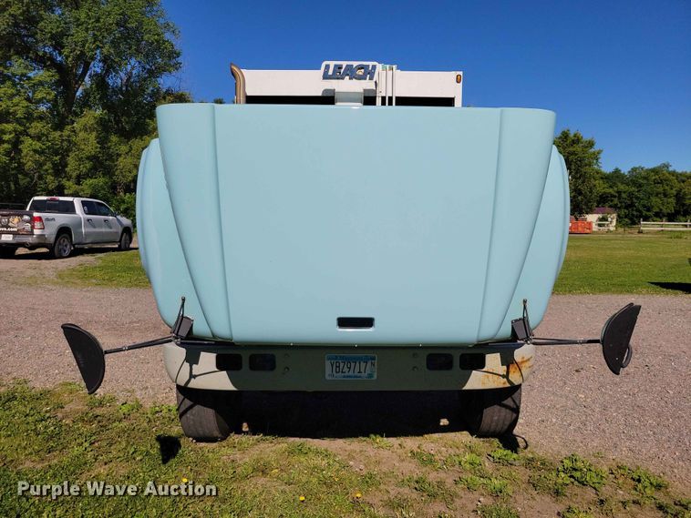 image for item DZ7341 2001 International 4900 refuse truck