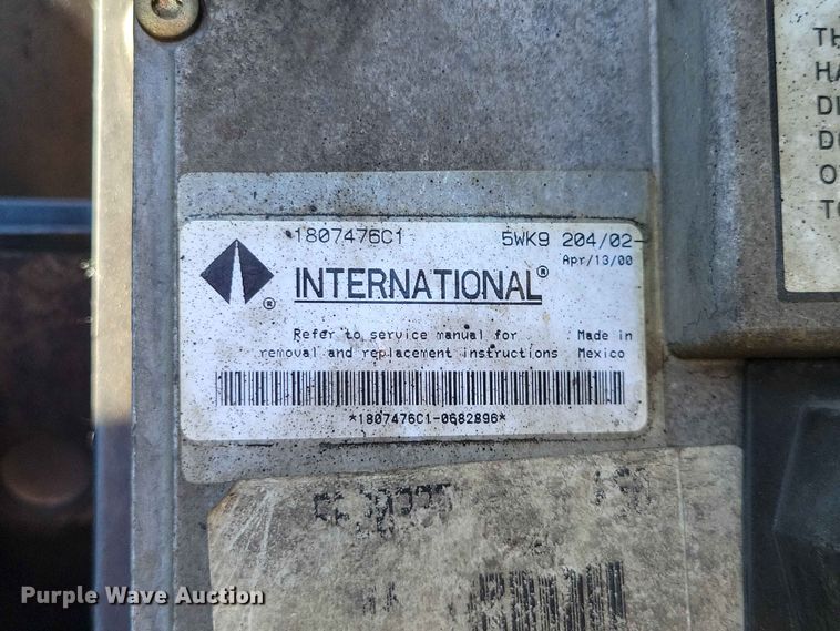 image for item DZ7341 2001 International 4900 refuse truck