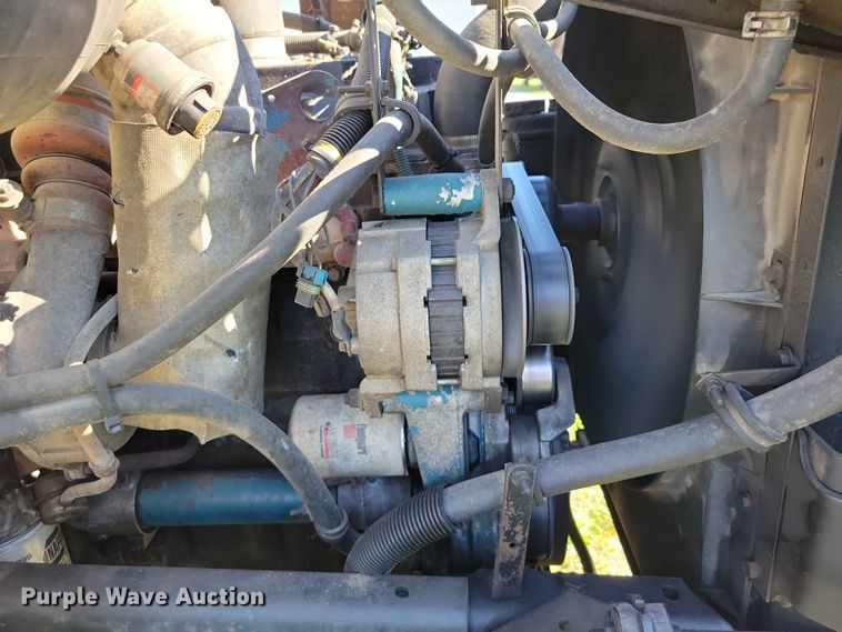 image for item DZ7341 2001 International 4900 refuse truck