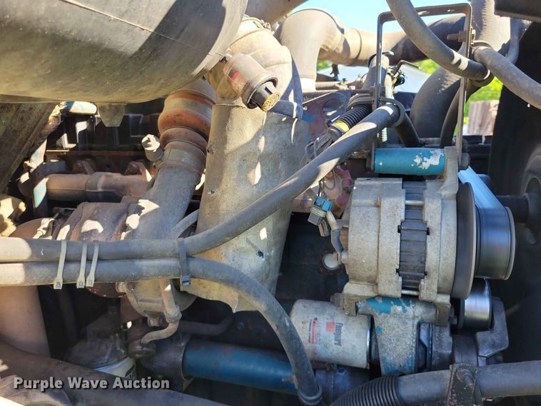 image for item DZ7341 2001 International 4900 refuse truck