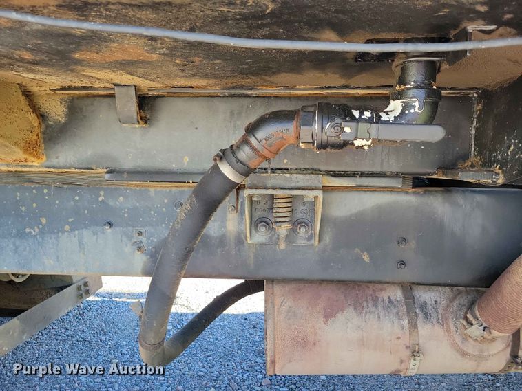 image for item DZ7341 2001 International 4900 refuse truck