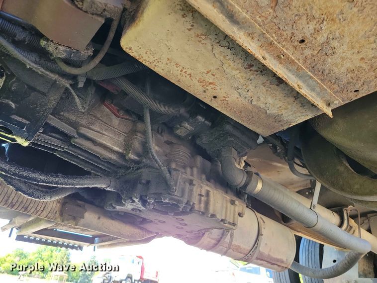 image for item DZ7341 2001 International 4900 refuse truck