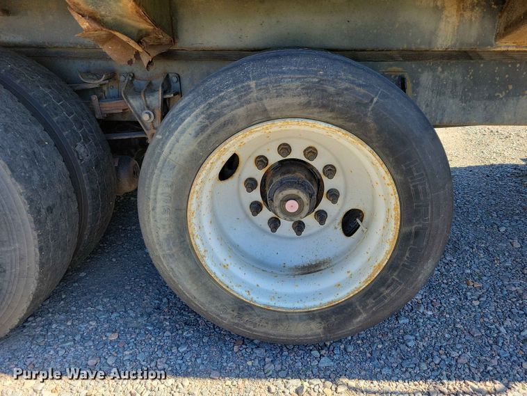 image for item DZ7341 2001 International 4900 refuse truck