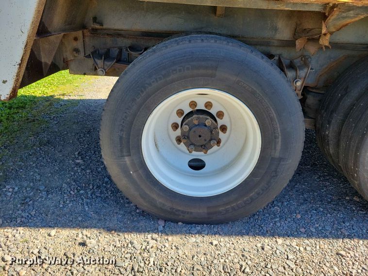 image for item DZ7341 2001 International 4900 refuse truck