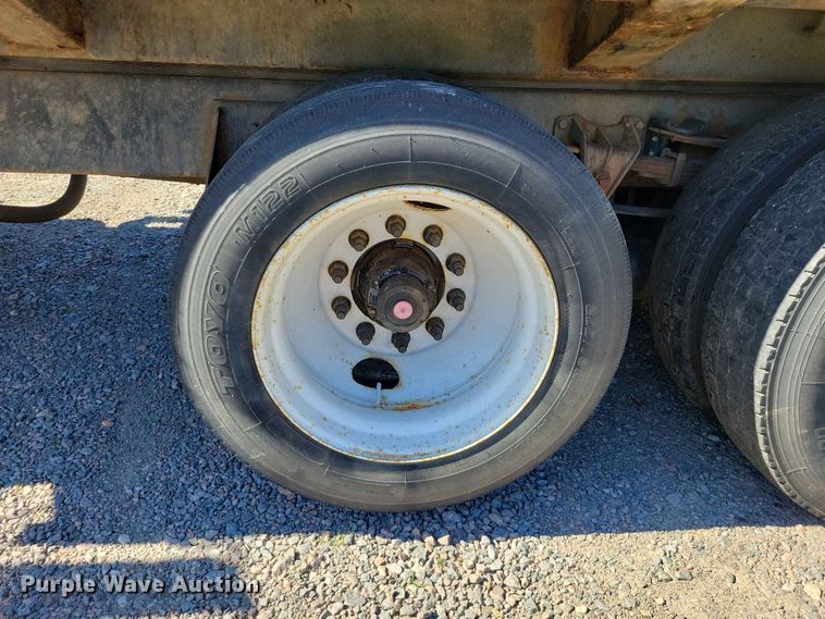 image for item DZ7341 2001 International 4900 refuse truck