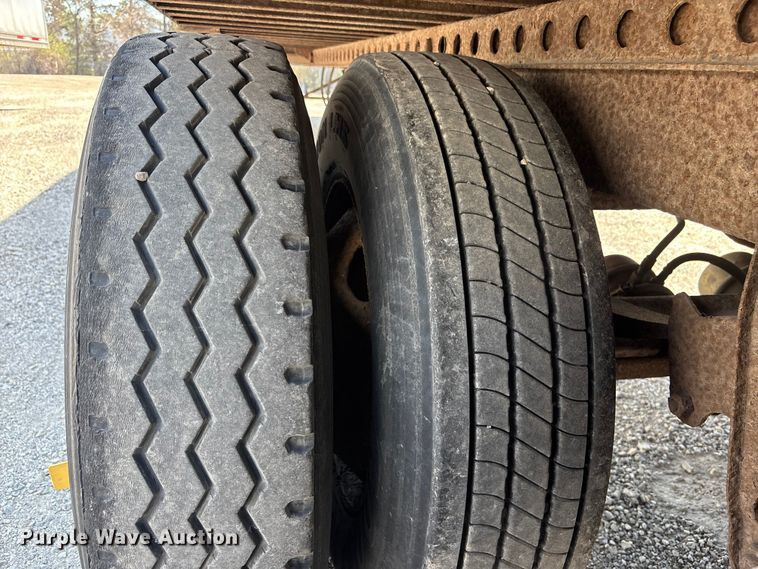 image for item EA4612 1997 Wabash dry van trailer