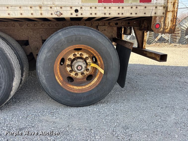image for item EA4612 1997 Wabash dry van trailer