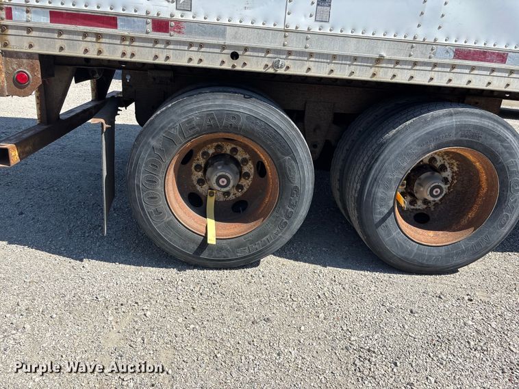 image for item EA4612 1997 Wabash dry van trailer