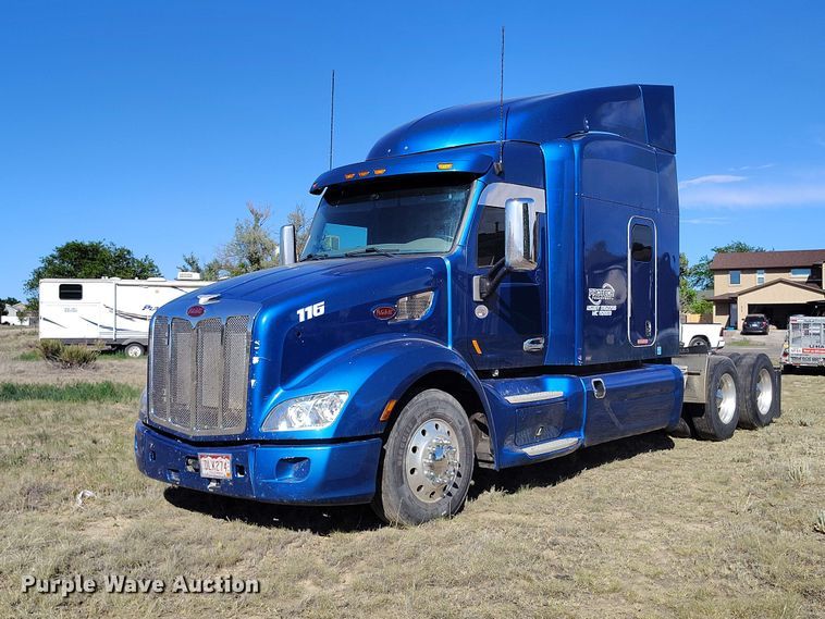 image for item ED0174 2016 Peterbilt 579 semi truck