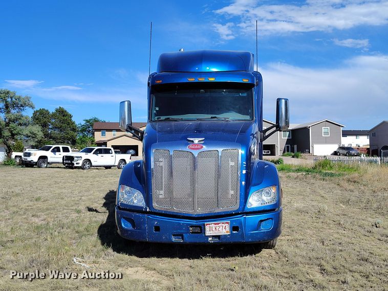 image for item ED0174 2016 Peterbilt 579 semi truck