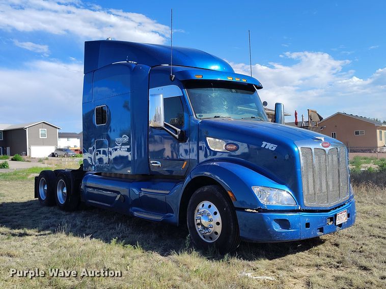 image for item ED0174 2016 Peterbilt 579 semi truck