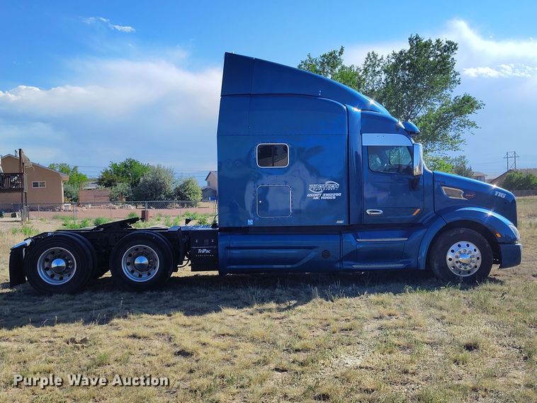 image for item ED0174 2016 Peterbilt 579 semi truck