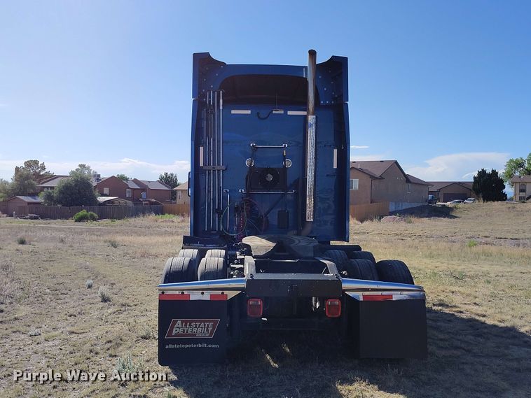 image for item ED0174 2016 Peterbilt 579 semi truck