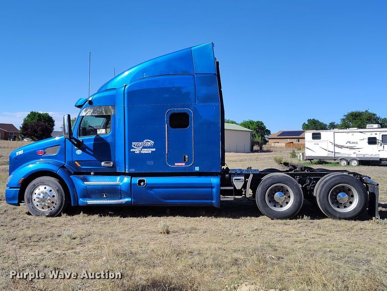 image for item ED0174 2016 Peterbilt 579 semi truck