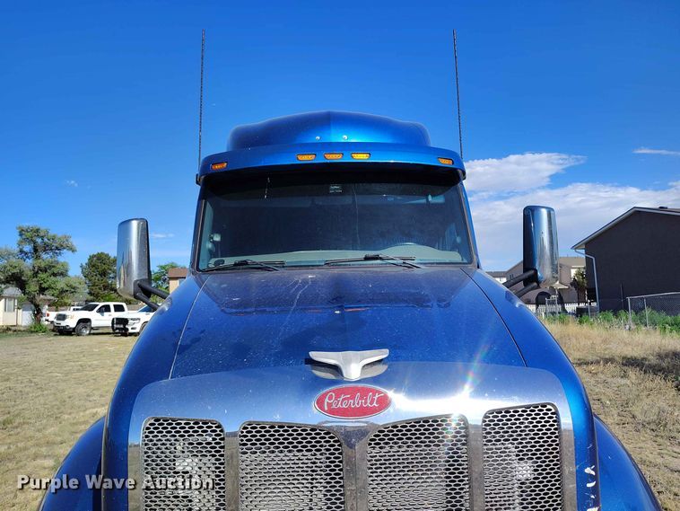 image for item ED0174 2016 Peterbilt 579 semi truck
