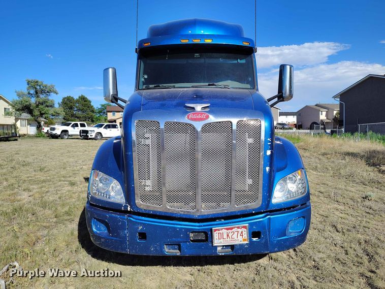 image for item ED0174 2016 Peterbilt 579 semi truck