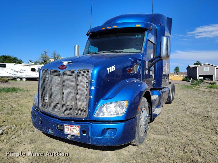 image for item ED0174 2016 Peterbilt 579 semi truck