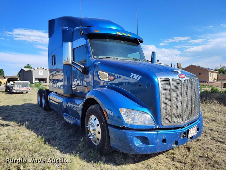image for item ED0174 2016 Peterbilt 579 semi truck