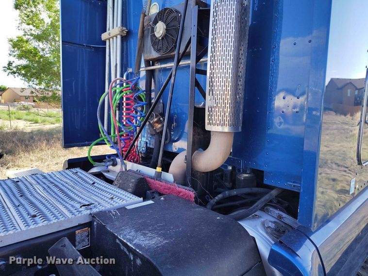 image for item ED0174 2016 Peterbilt 579 semi truck
