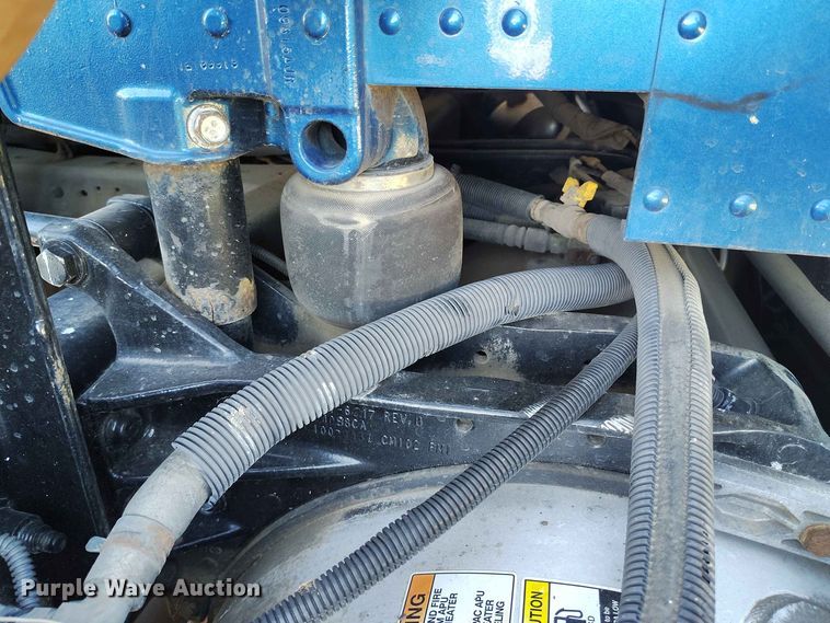 image for item ED0174 2016 Peterbilt 579 semi truck