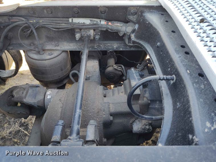 image for item ED0174 2016 Peterbilt 579 semi truck