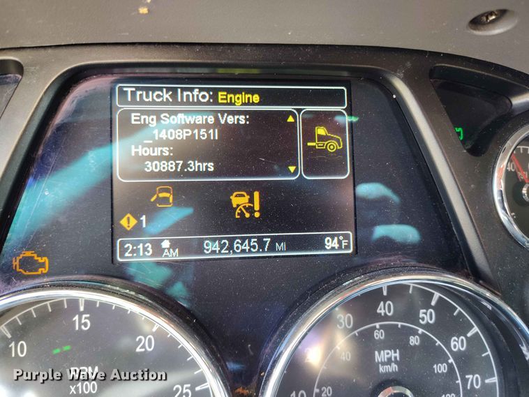 image for item ED0174 2016 Peterbilt 579 semi truck