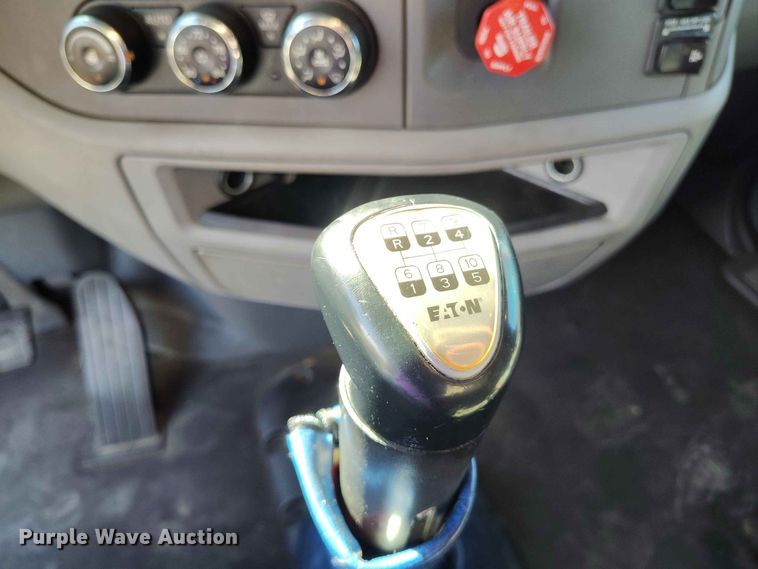 image for item ED0174 2016 Peterbilt 579 semi truck