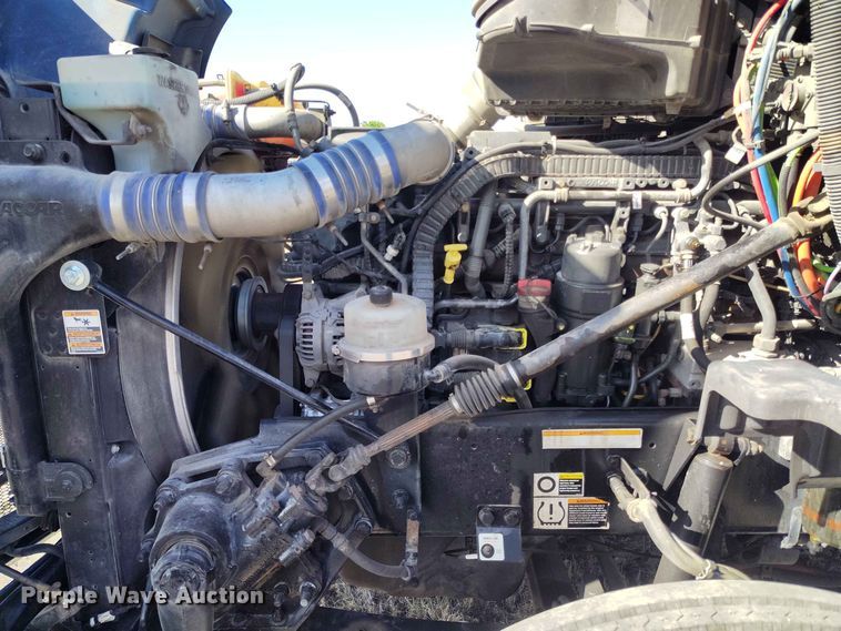 image for item ED0174 2016 Peterbilt 579 semi truck