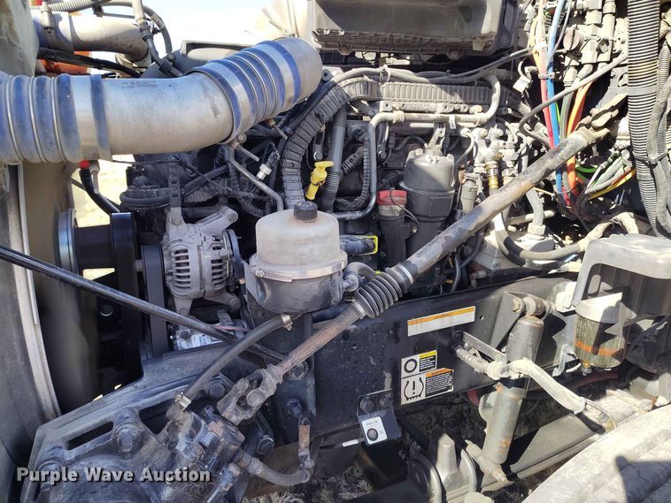image for item ED0174 2016 Peterbilt 579 semi truck