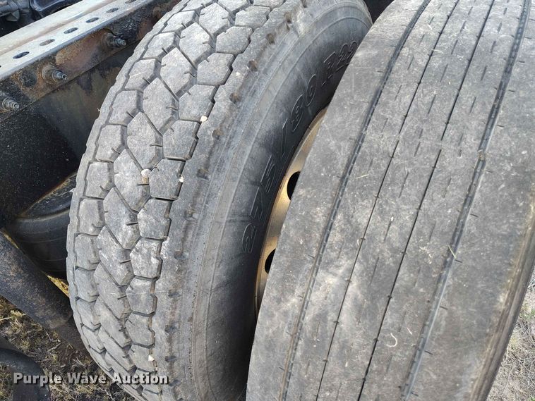 image for item ED0174 2016 Peterbilt 579 semi truck