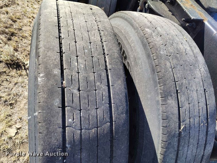 image for item ED0174 2016 Peterbilt 579 semi truck