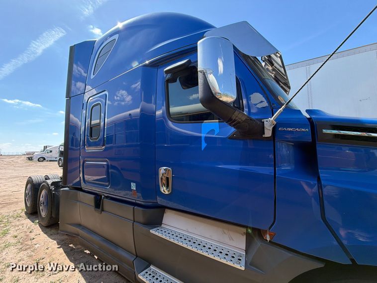 image for item ED5287 2019 Freightliner Cascadia semi truck