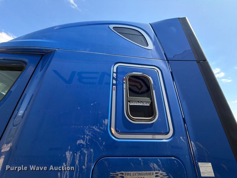 image for item ED5287 2019 Freightliner Cascadia semi truck