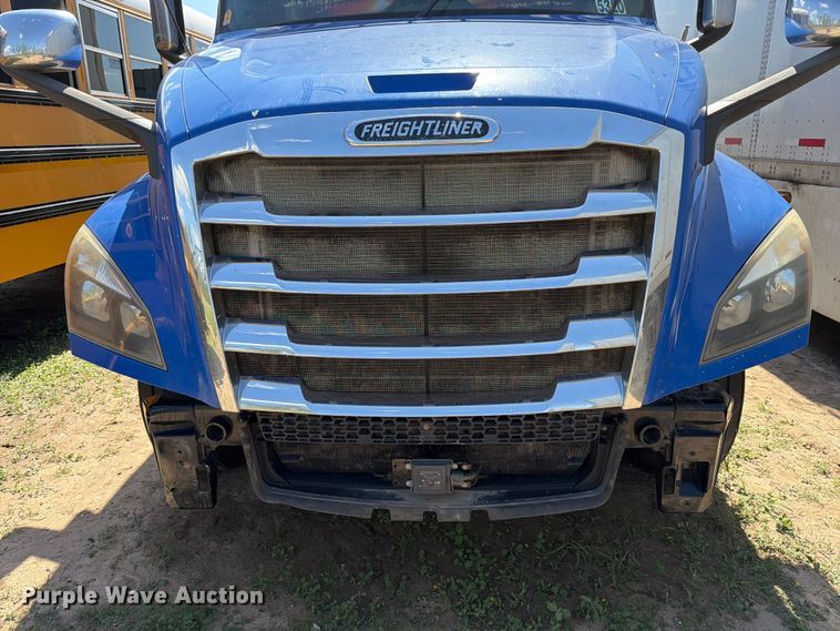 image for item ED5287 2019 Freightliner Cascadia semi truck