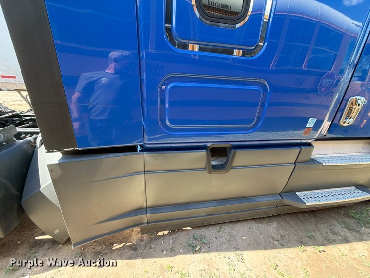 image for item ED5287 2019 Freightliner Cascadia semi truck