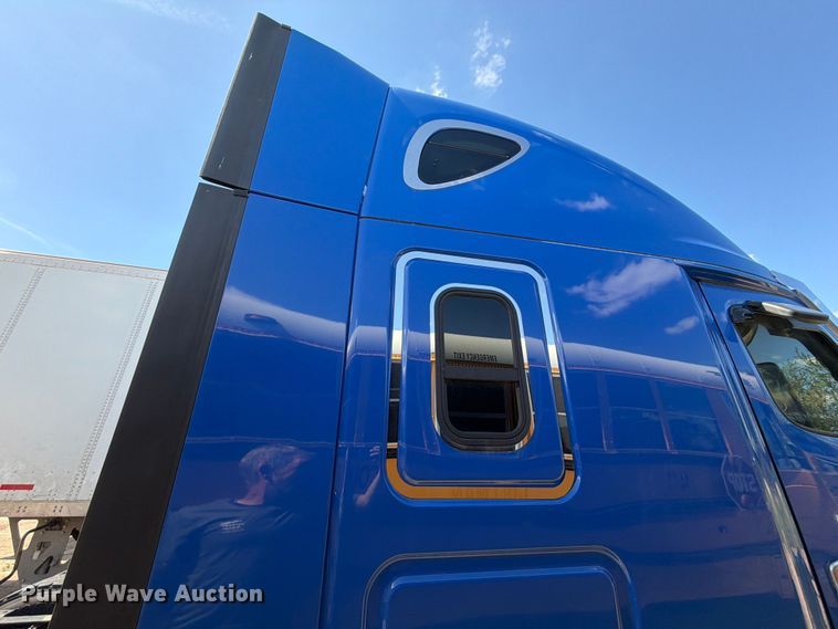 image for item ED5287 2019 Freightliner Cascadia semi truck